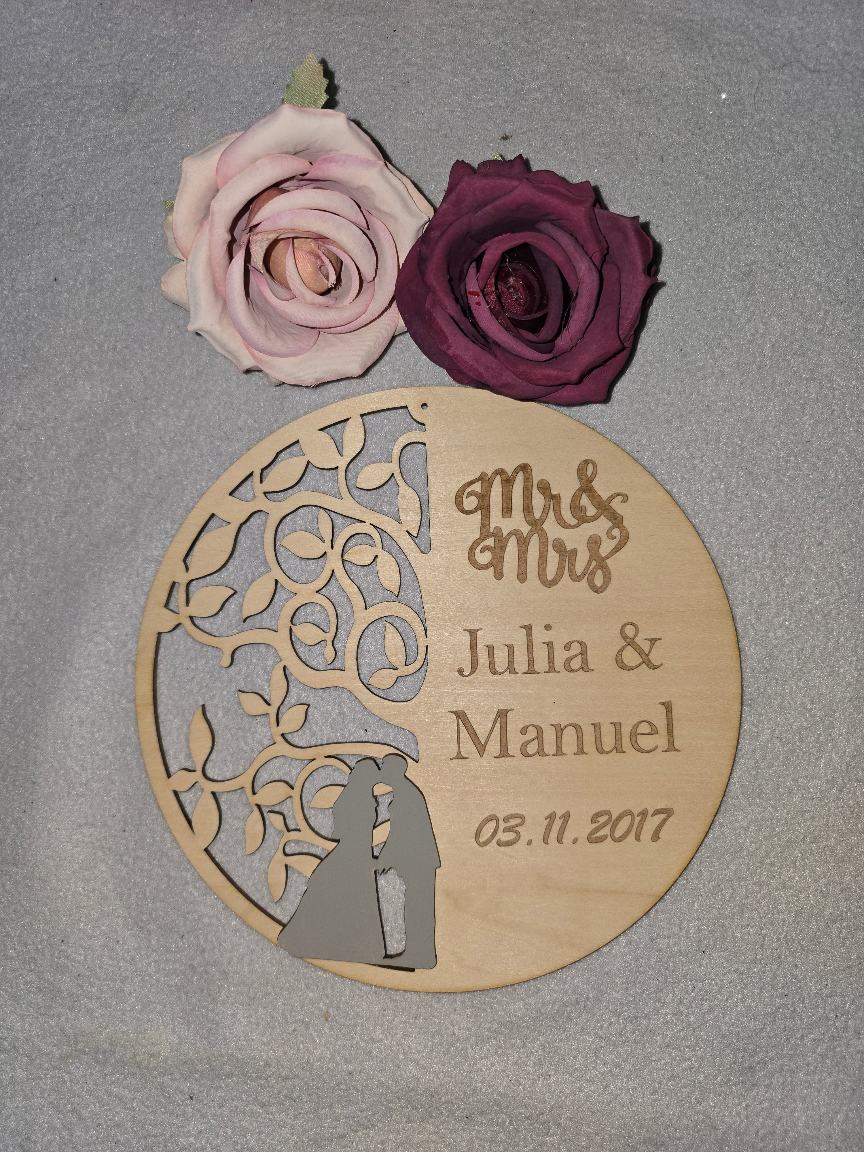 Personalisiertes Holzschild Hochzeit mit Namen & Datum – Mr & Mrs Wanddeko