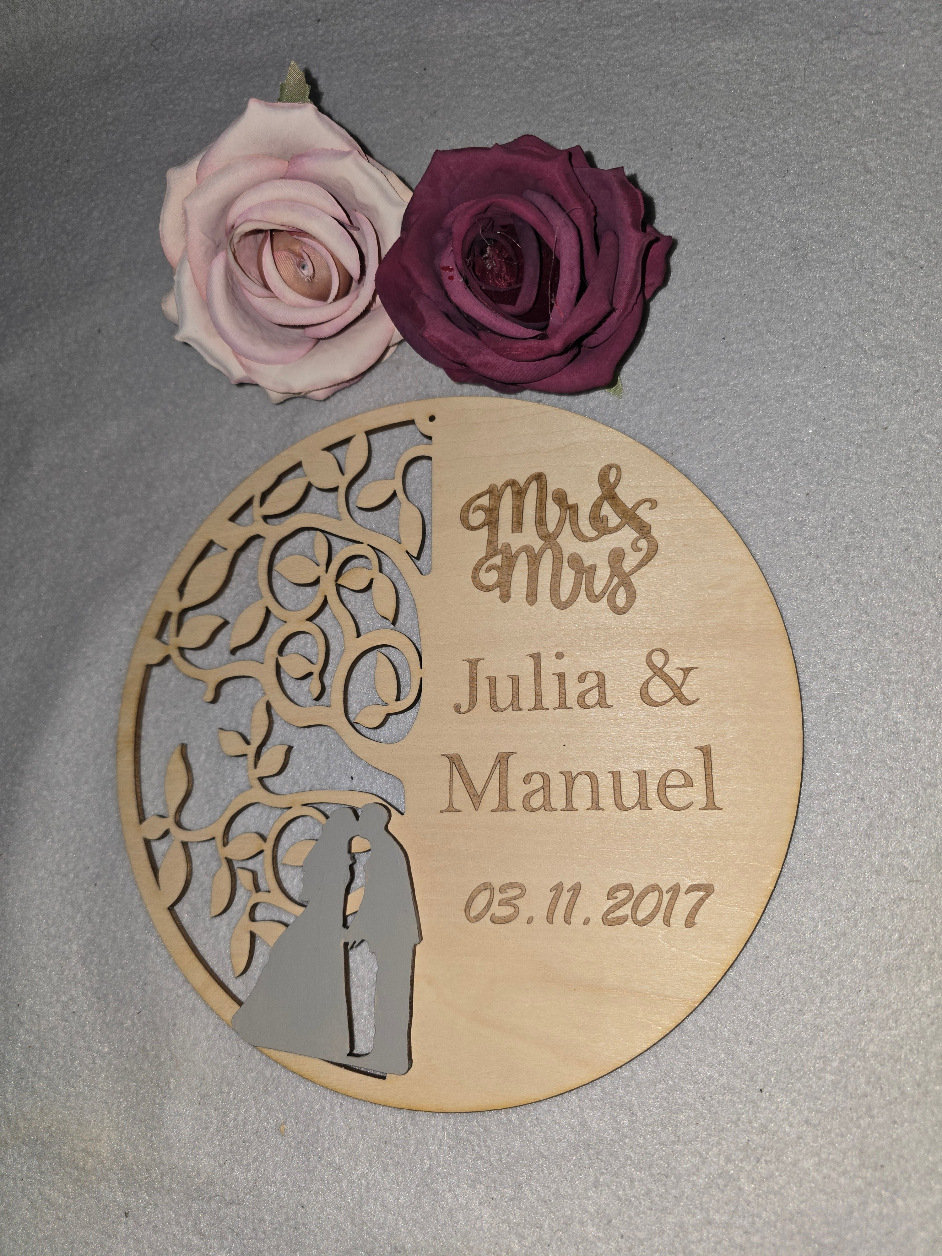 Personalisiertes Holzschild Hochzeit mit Namen & Datum – Mr & Mrs Wanddeko