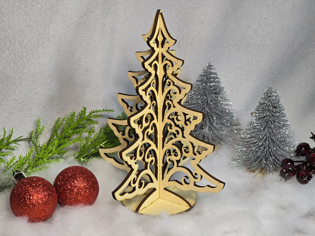 Weihnachtsbaum aus Holz – Handgefertigte Winterdeko im filigranen Design