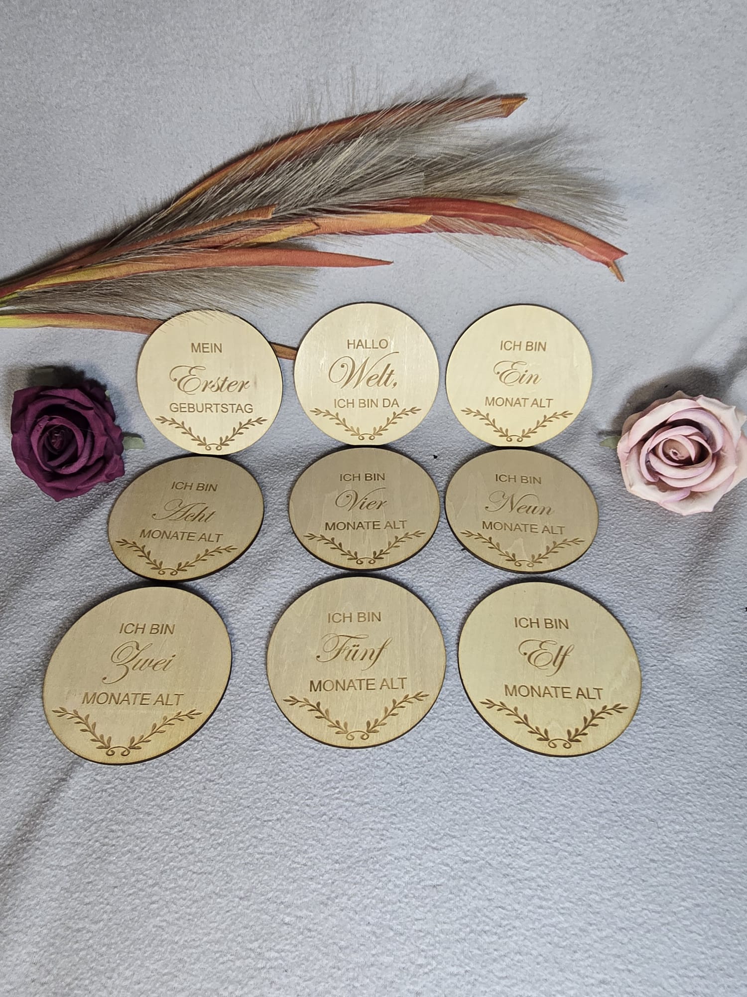 Meilenstein Karten Set aus Holz – Baby Fotoshooting Set (1–11 Monate, Geburt, Hallo Welt)