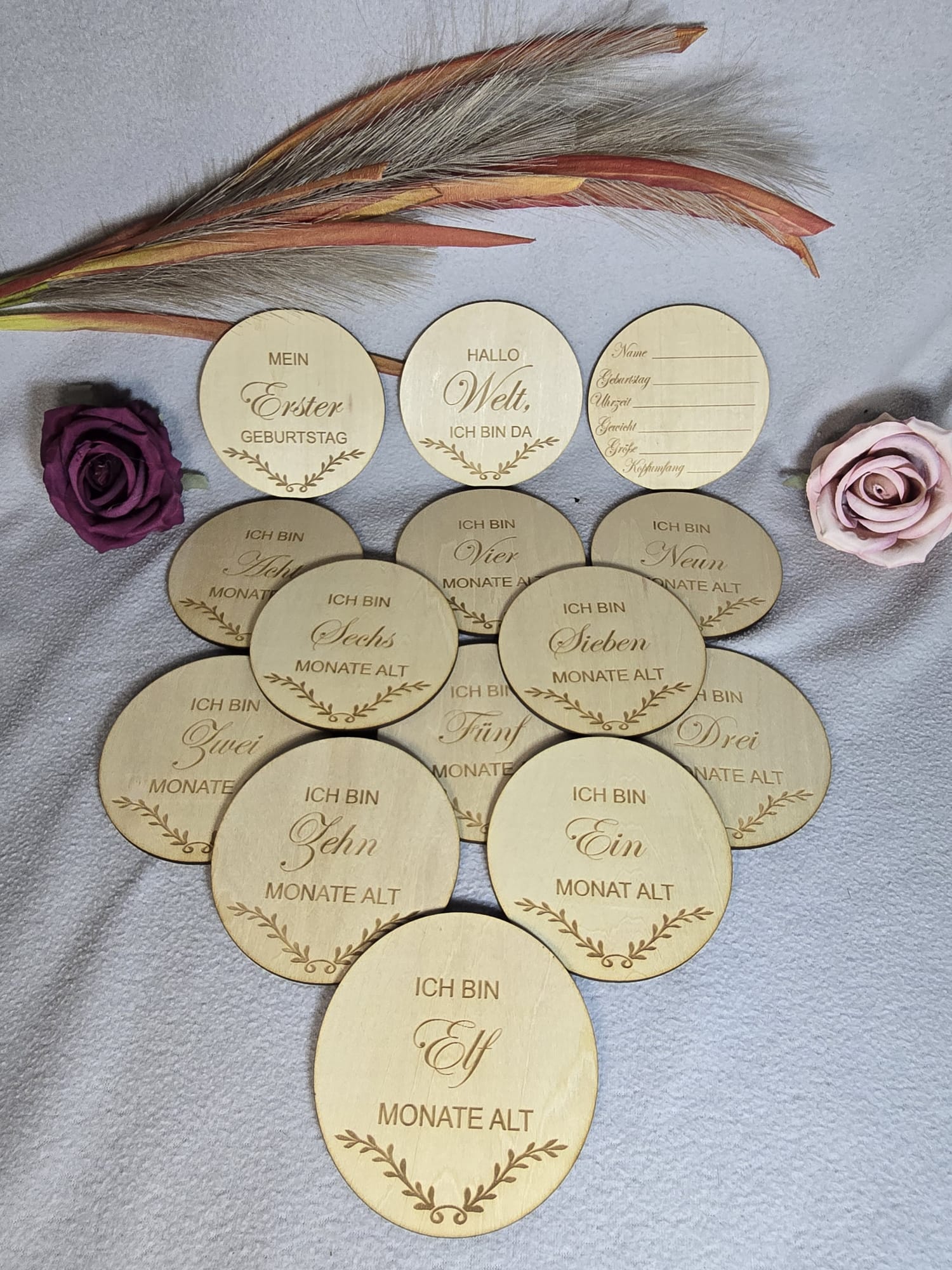 Meilenstein Karten Set aus Holz – Baby Fotoshooting Set (1–11 Monate, Geburt, Hallo Welt)