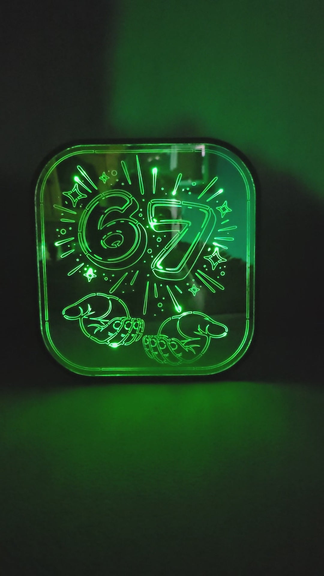 LED Acryl Leuchte „67“ – RGB Farbwechsel mit Fernbedienung | Batterie- & USB-Betrieb/  19×20 cm