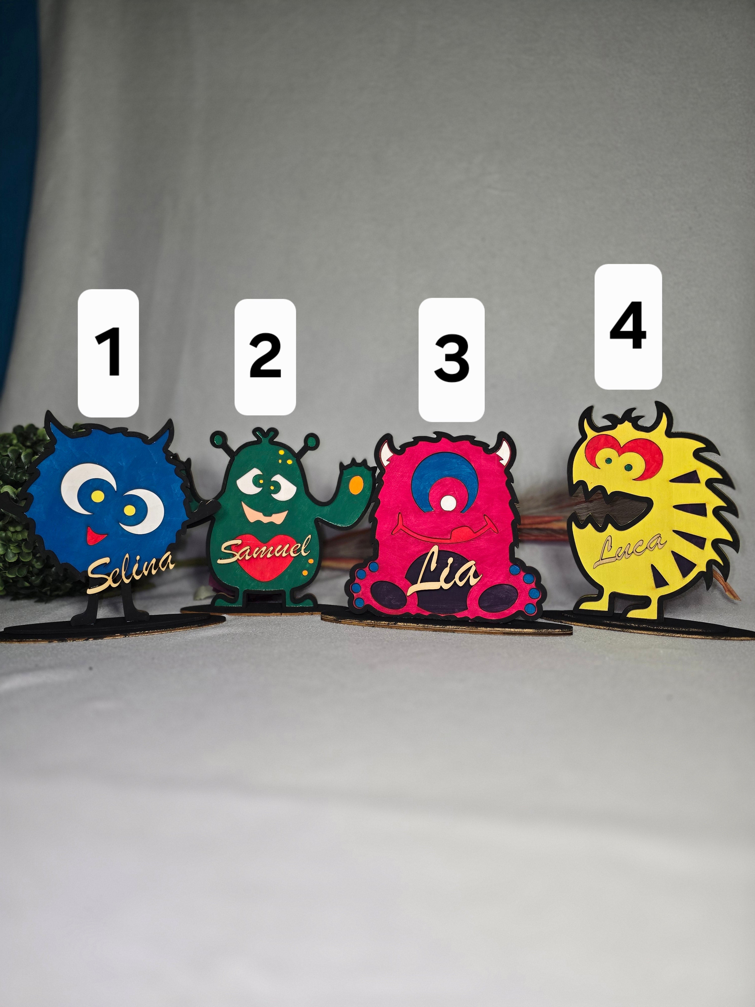 Lustige Tierfigur mit Namen – Personalisiertes Holzgeschenk