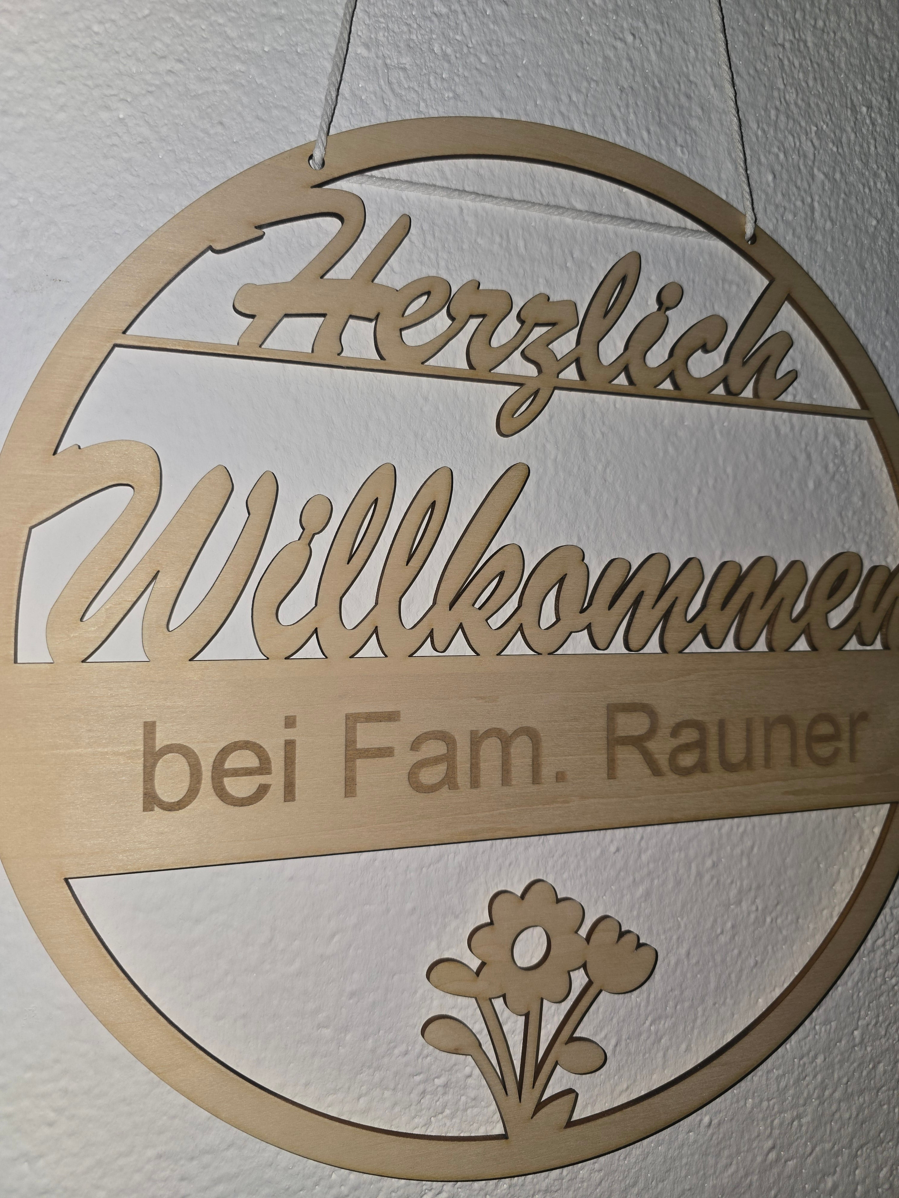 Herzlich Willkommen Schild aus Holz – Personalisiertes Türschild Familie – Eingangsschild Wanddeko 29 cm