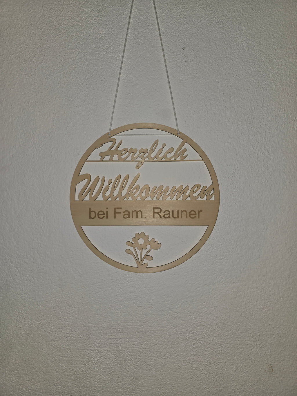 Herzlich Willkommen Schild aus Holz – Personalisiertes Türschild Familie – Eingangsschild Wanddeko 29 cm