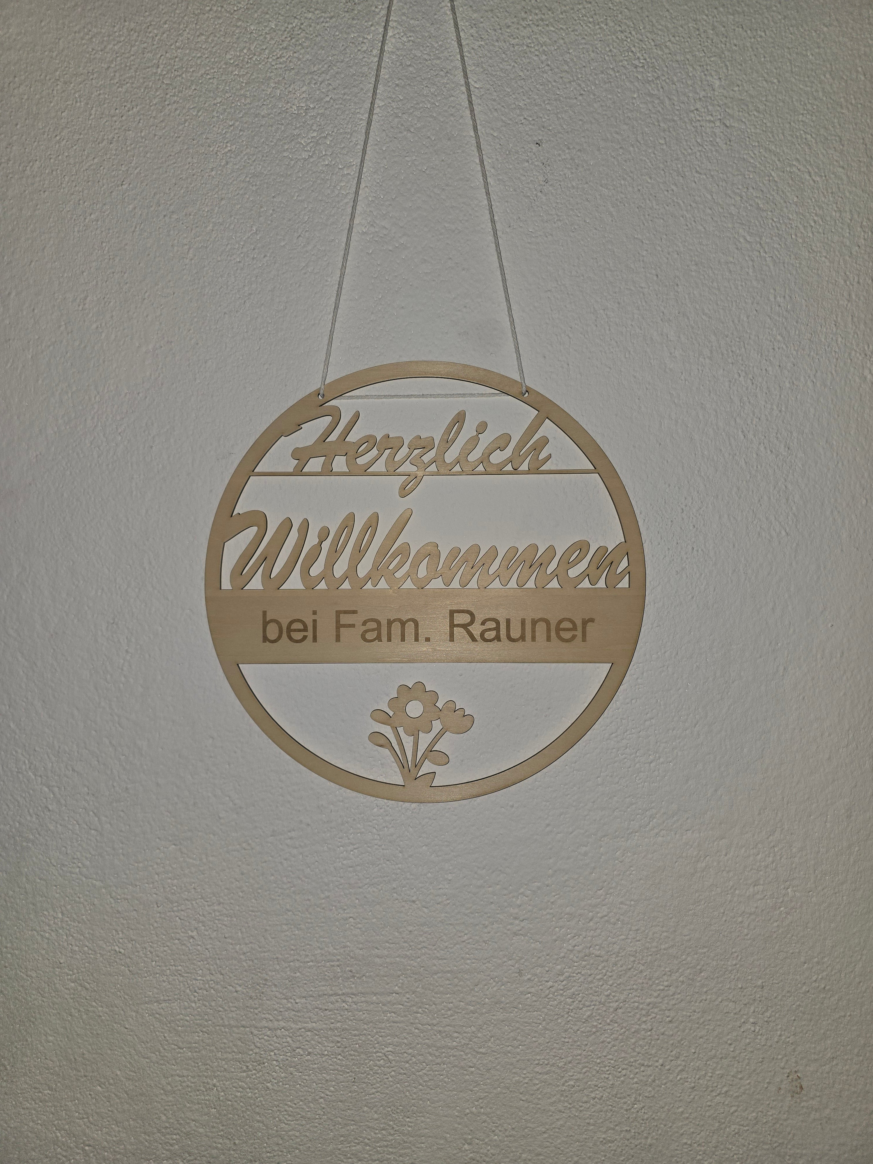 Herzlich Willkommen Schild aus Holz – Personalisiertes Türschild Familie – Eingangsschild Wanddeko 29 cm