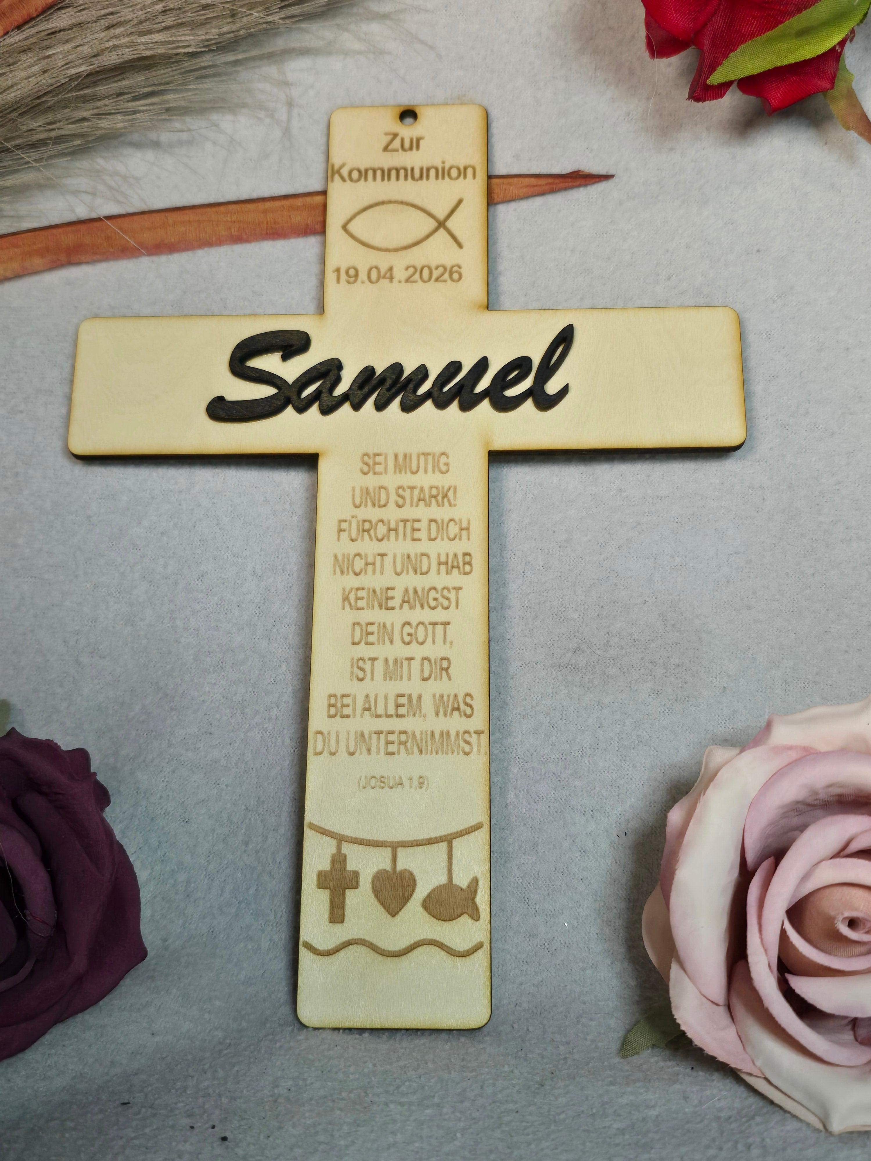 Personalisiertes Holzkreuz zur Kommunion – Geschenk mit Name & Datum