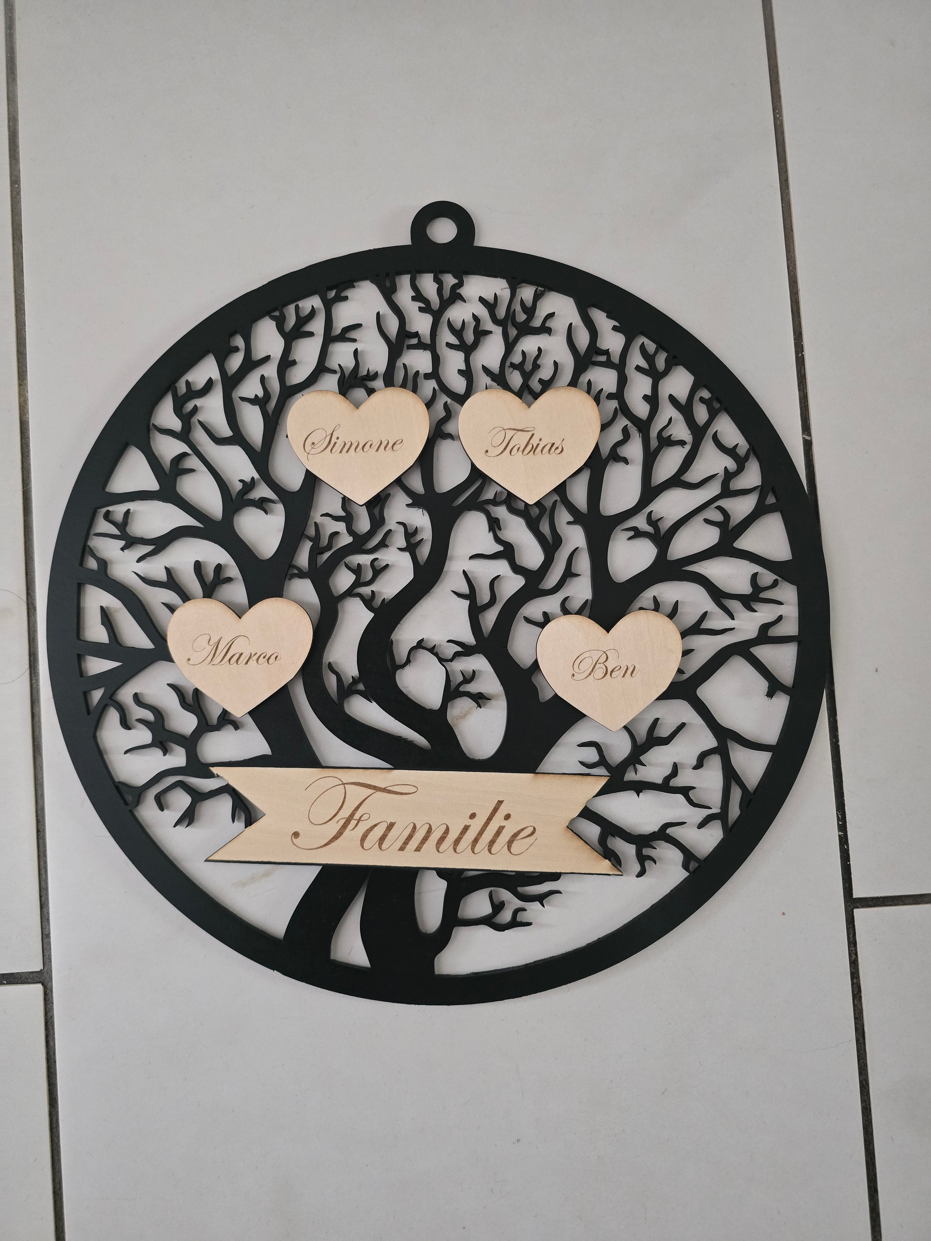 Personalisierter Familienbaum aus Holz – 30 cm – mit individuellen Namen