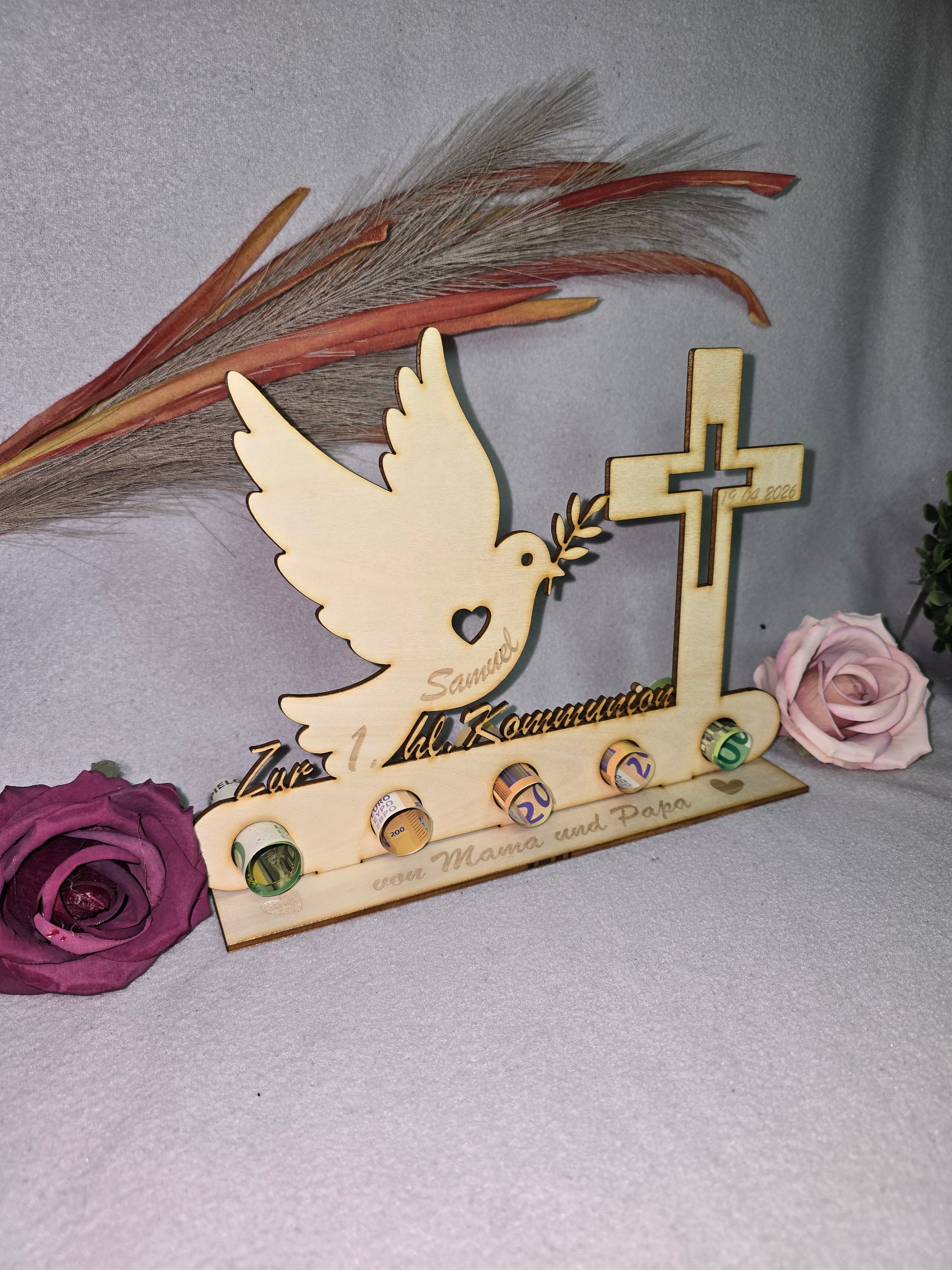 Personalisiertes Geldgeschenk zur Kommunion aus Holz – Taube & Kreuz