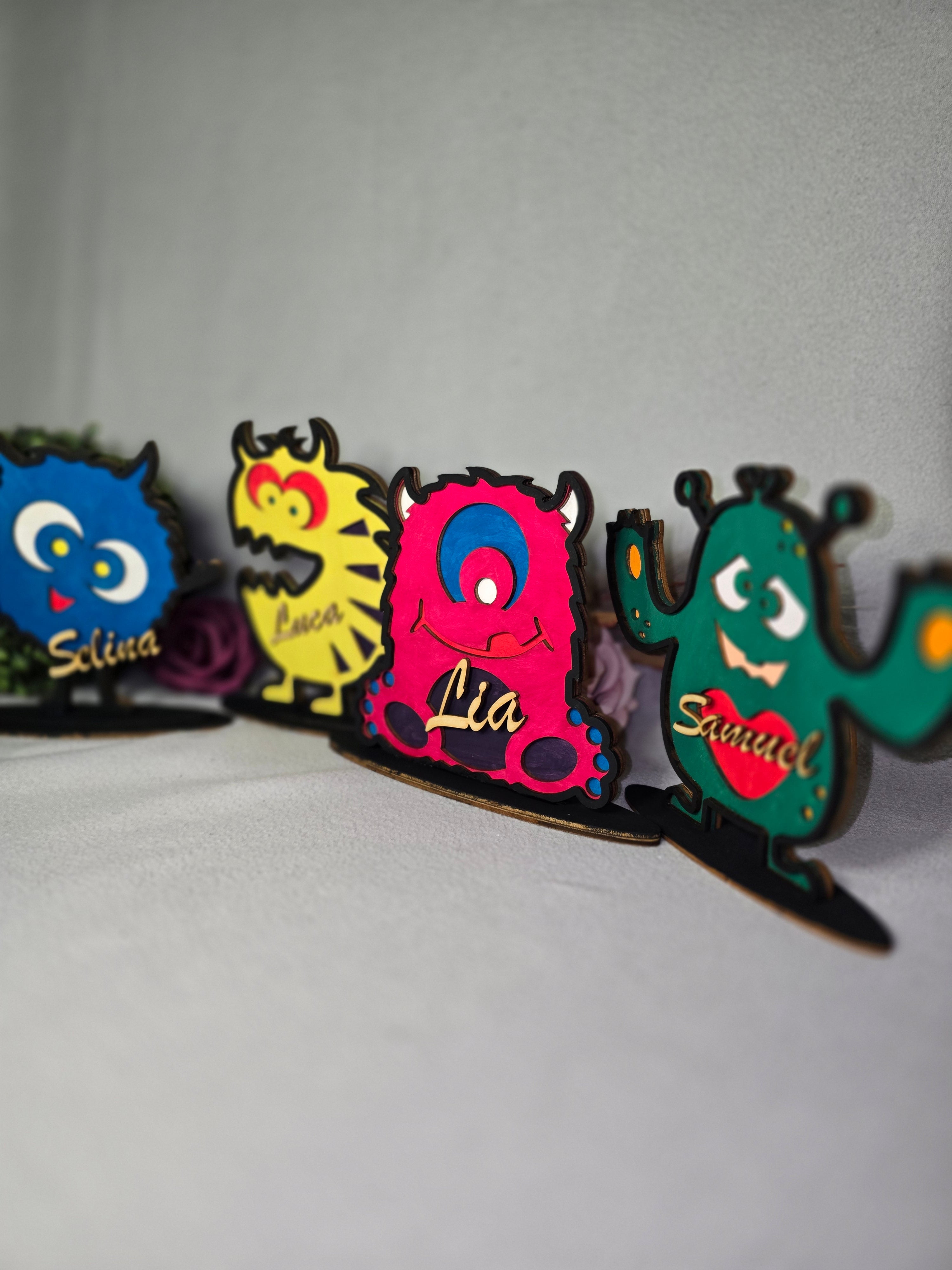 Lustige Tierfigur mit Namen – Personalisiertes Holzgeschenk