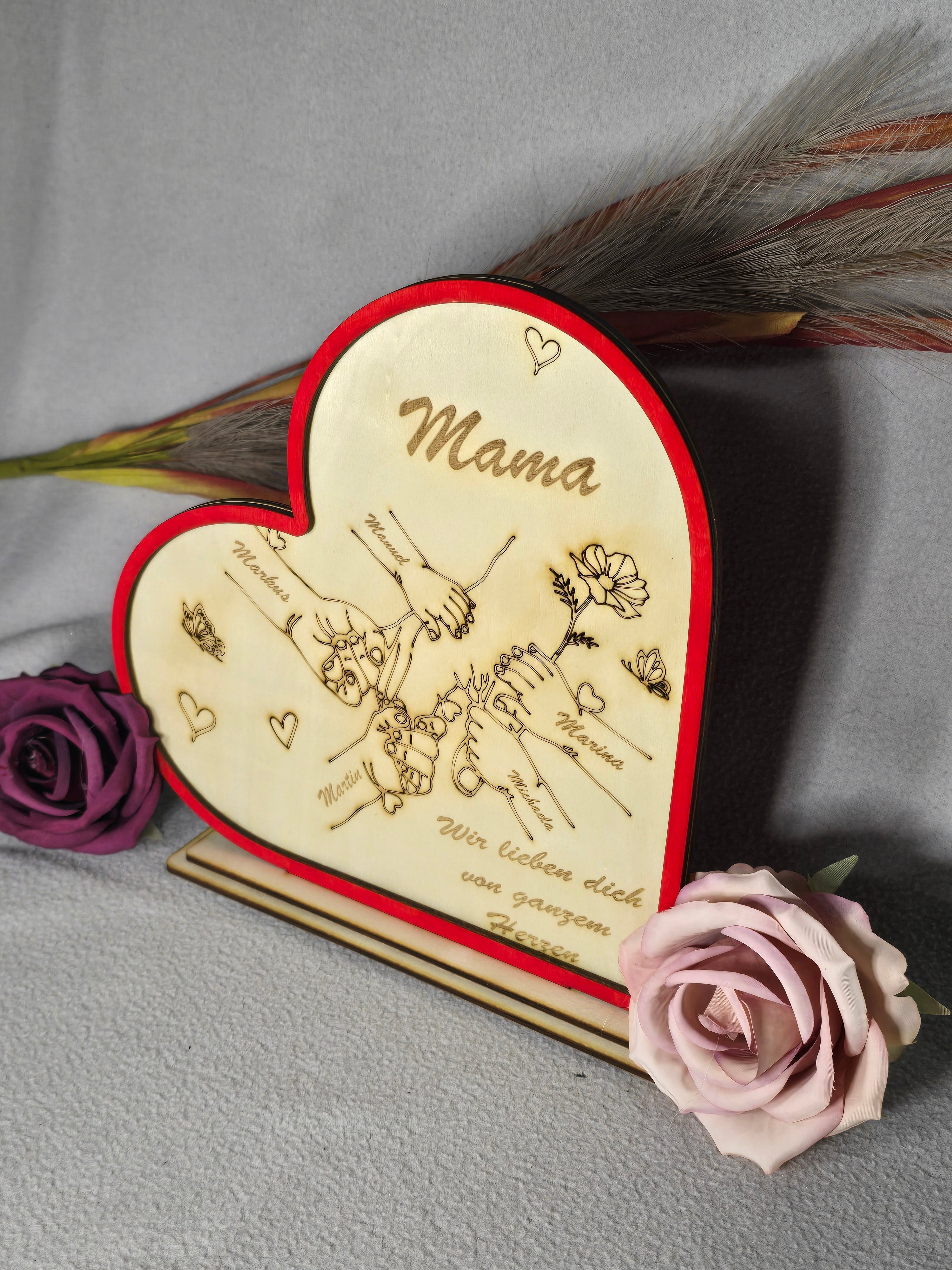 Personalisiertes Holzherz „Mama“ – Familien-Deko mit Gravur |1-5 Hände