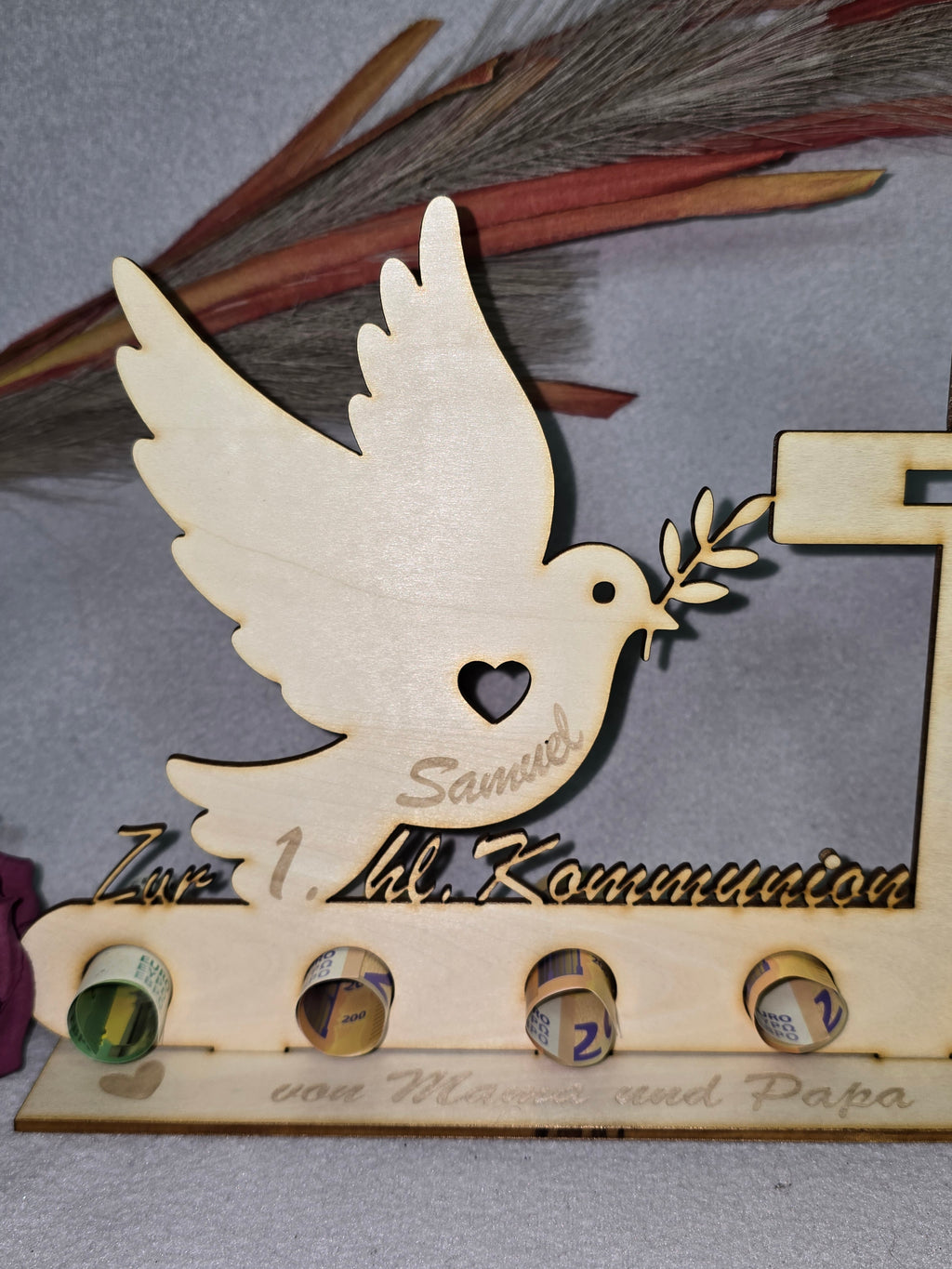 Personalisiertes Geldgeschenk zur Kommunion aus Holz – Taube & Kreuz