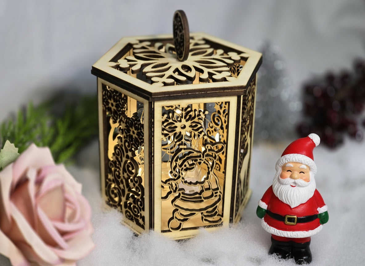 Winterlaterne aus Holz – Handgefertigte Weihnachtsdeko mit Rehmotiv