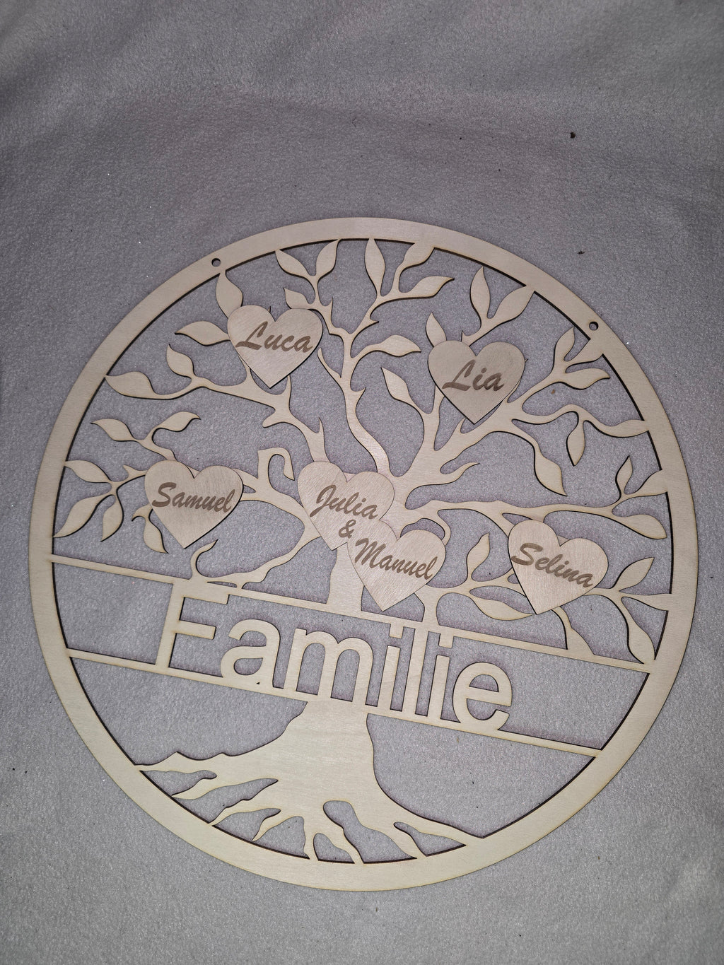 Personalisierter Familienbaum mit Namen – Family Tree Wanddeko aus Holz – Familiennamen Schild – Geschenk für Familie & Eltern
