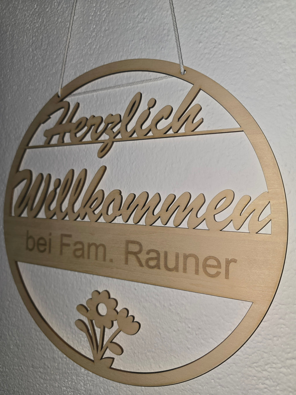 Herzlich Willkommen Schild aus Holz – Personalisiertes Türschild Familie – Eingangsschild Wanddeko 29 cm