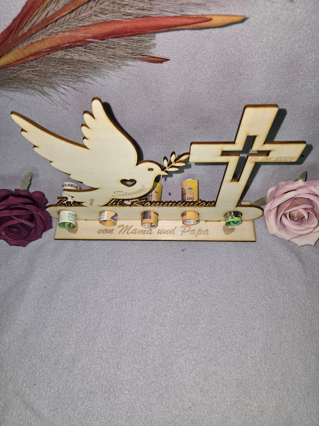 Personalisiertes Geldgeschenk zur Kommunion aus Holz – Taube & Kreuz