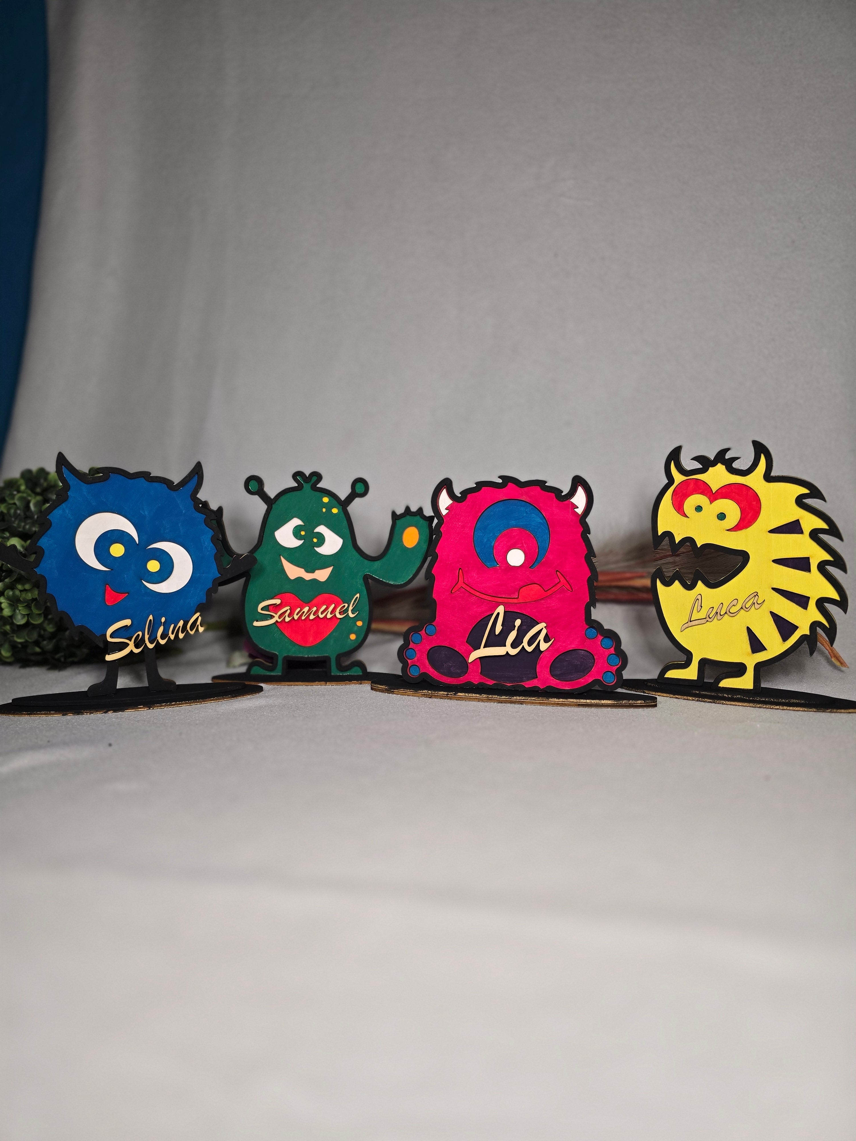 Lustige Tierfigur mit Namen – Personalisiertes Holzgeschenk