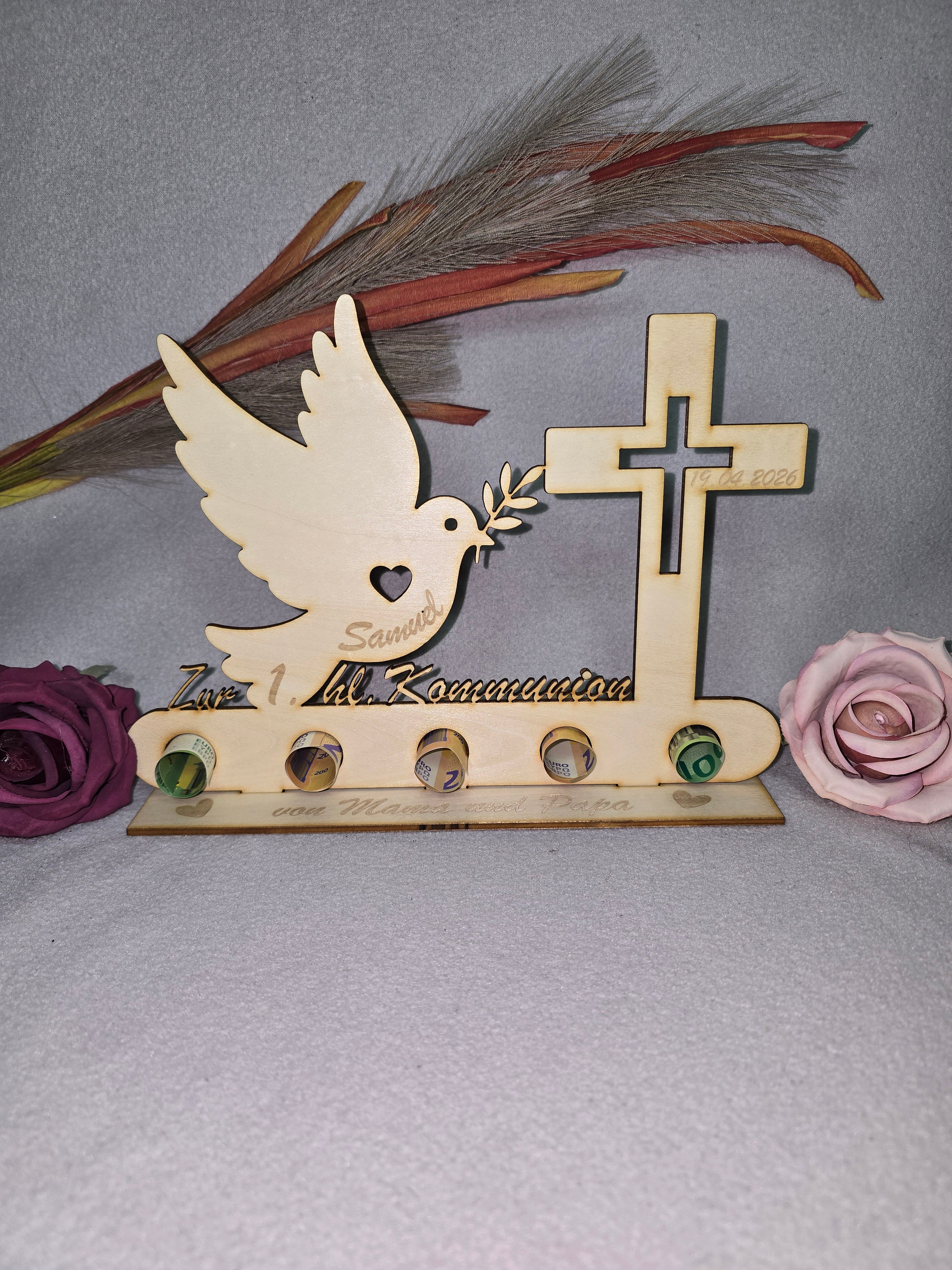 Personalisiertes Geldgeschenk zur Kommunion aus Holz – Taube & Kreuz