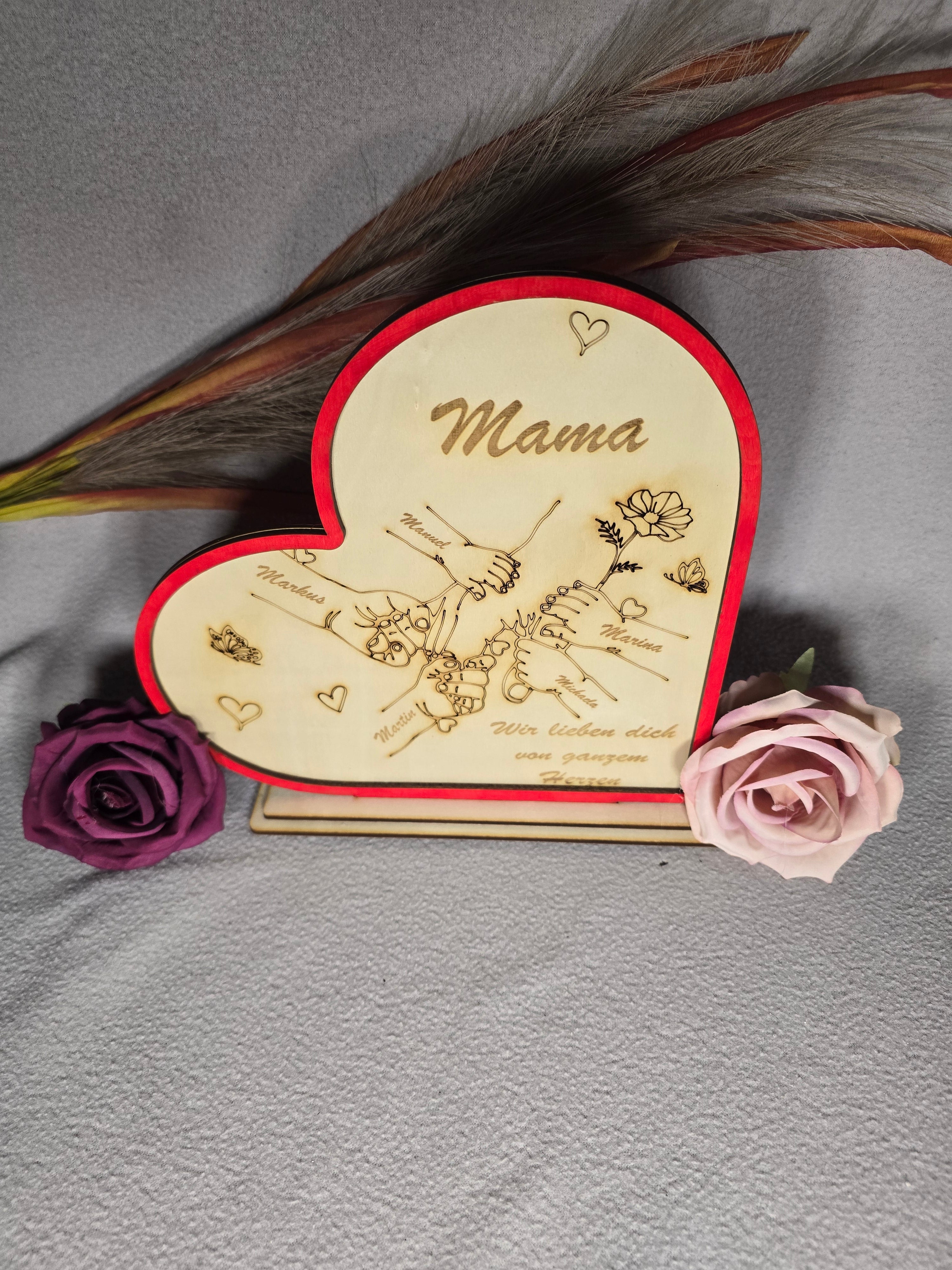 Personalisiertes Holzherz „Mama“ – Familien-Deko mit Gravur |1-5 Hände