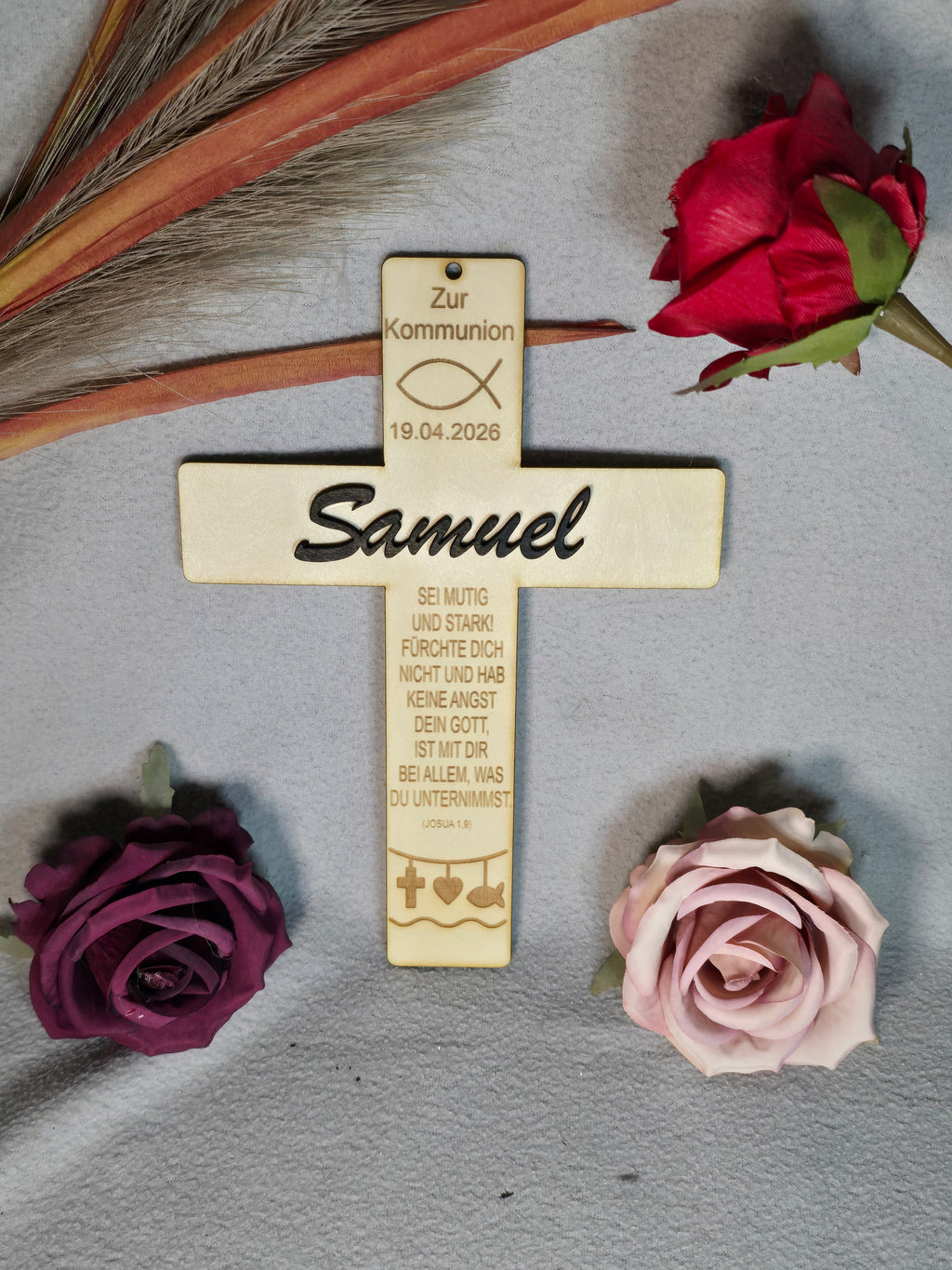 Personalisiertes Holzkreuz zur Kommunion – Geschenk mit Name & Datum