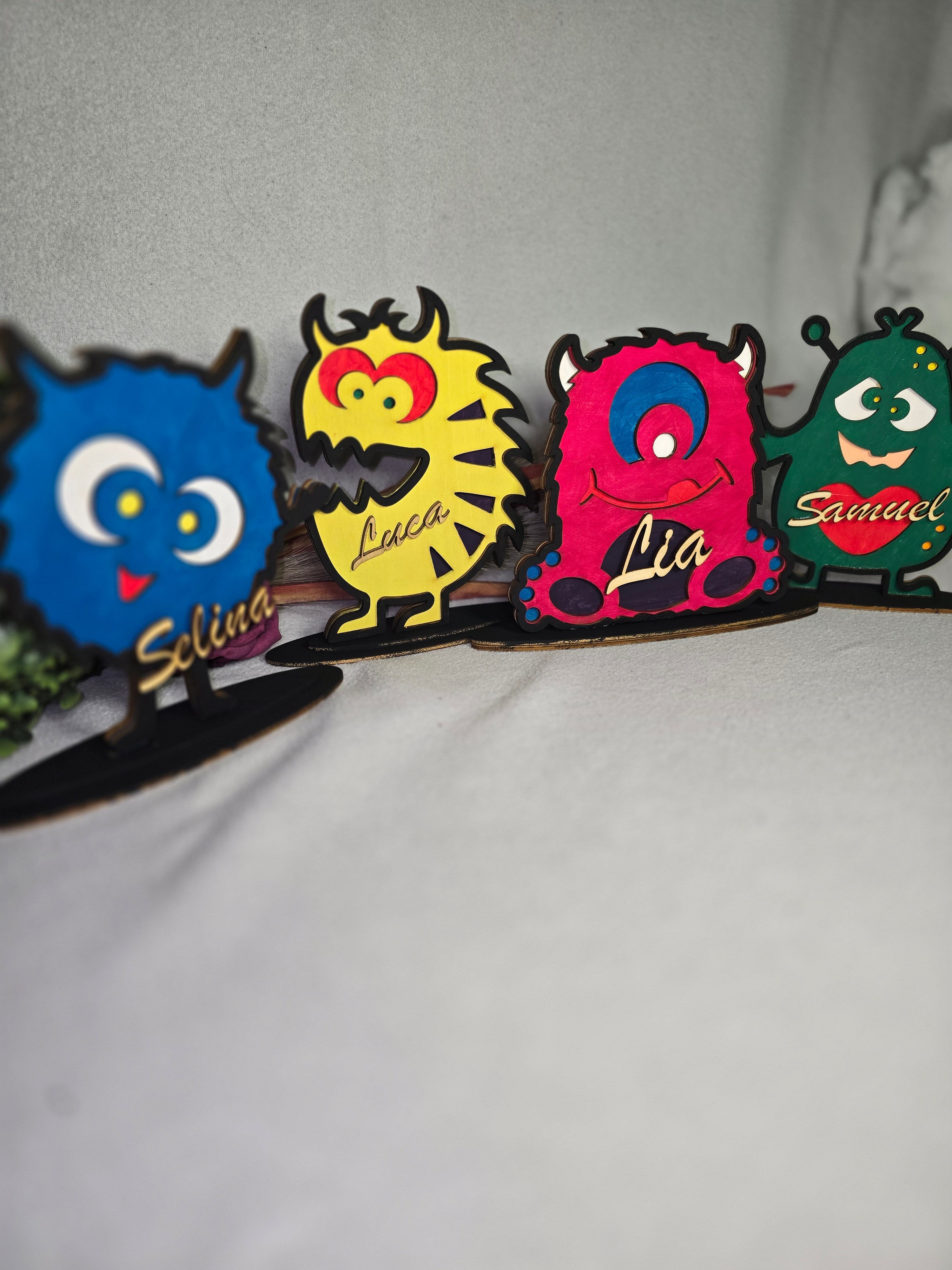 Lustige Tierfigur mit Namen – Personalisiertes Holzgeschenk