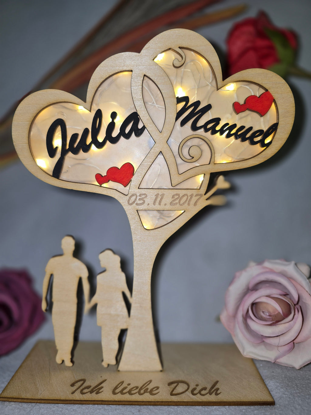 Personalisiertes LED-Herz aus Holz mit Namen – Romantische Geschenkidee für Paare