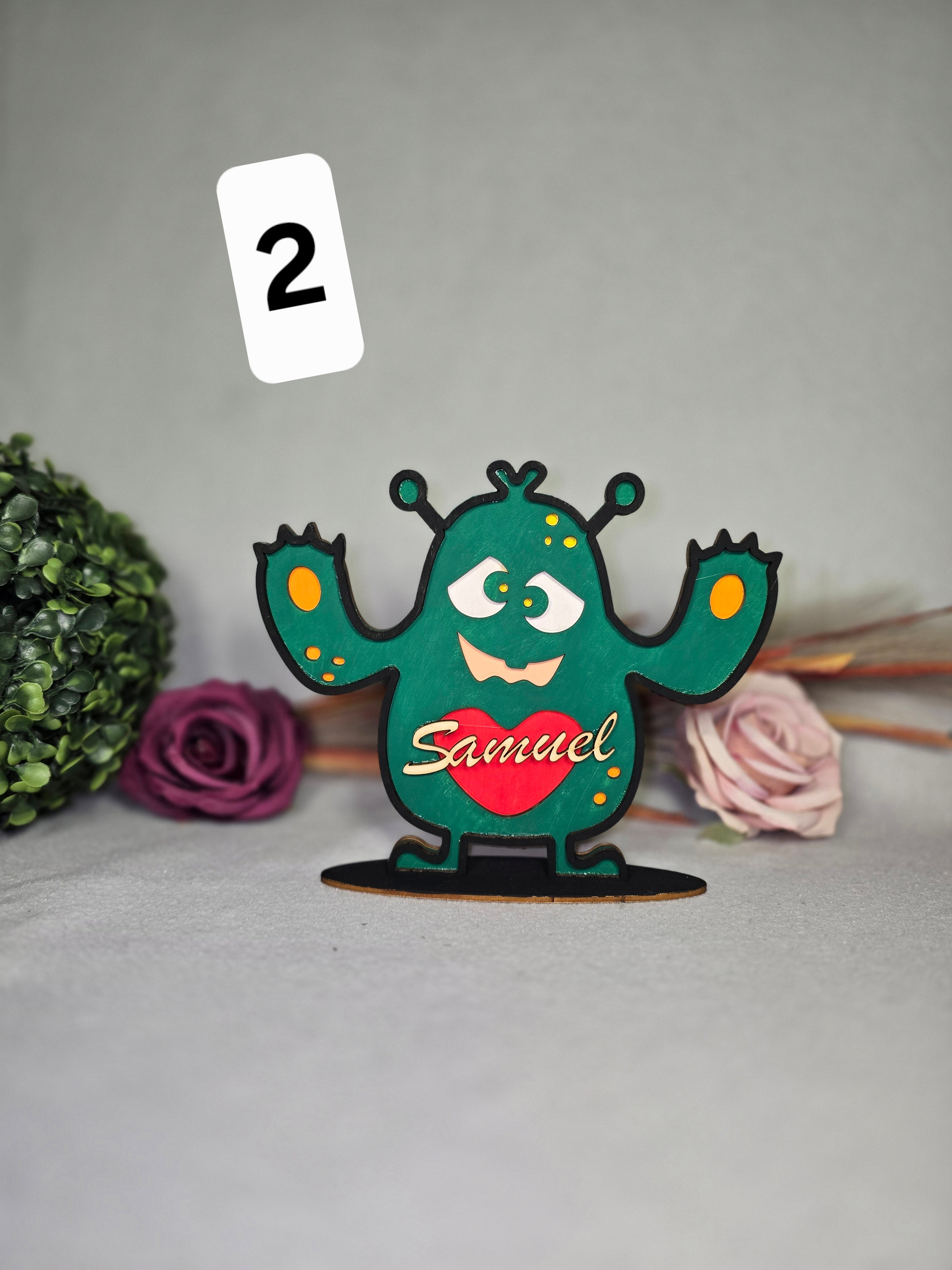 Lustige Tierfigur mit Namen – Personalisiertes Holzgeschenk