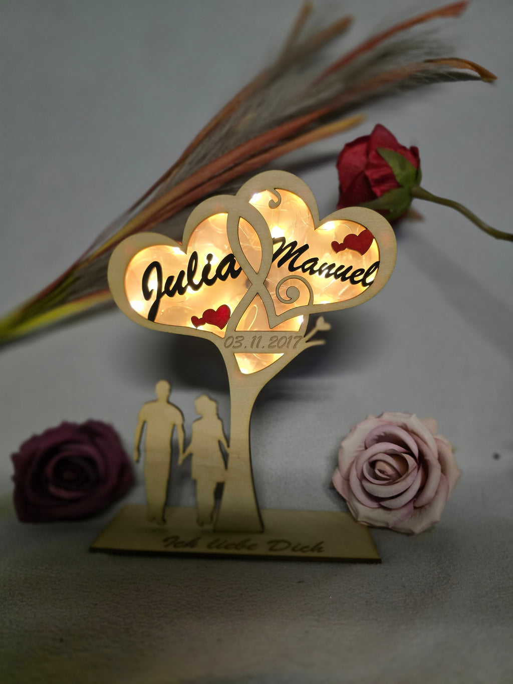 Personalisiertes LED-Herz aus Holz mit Namen – Romantische Geschenkidee für Paare