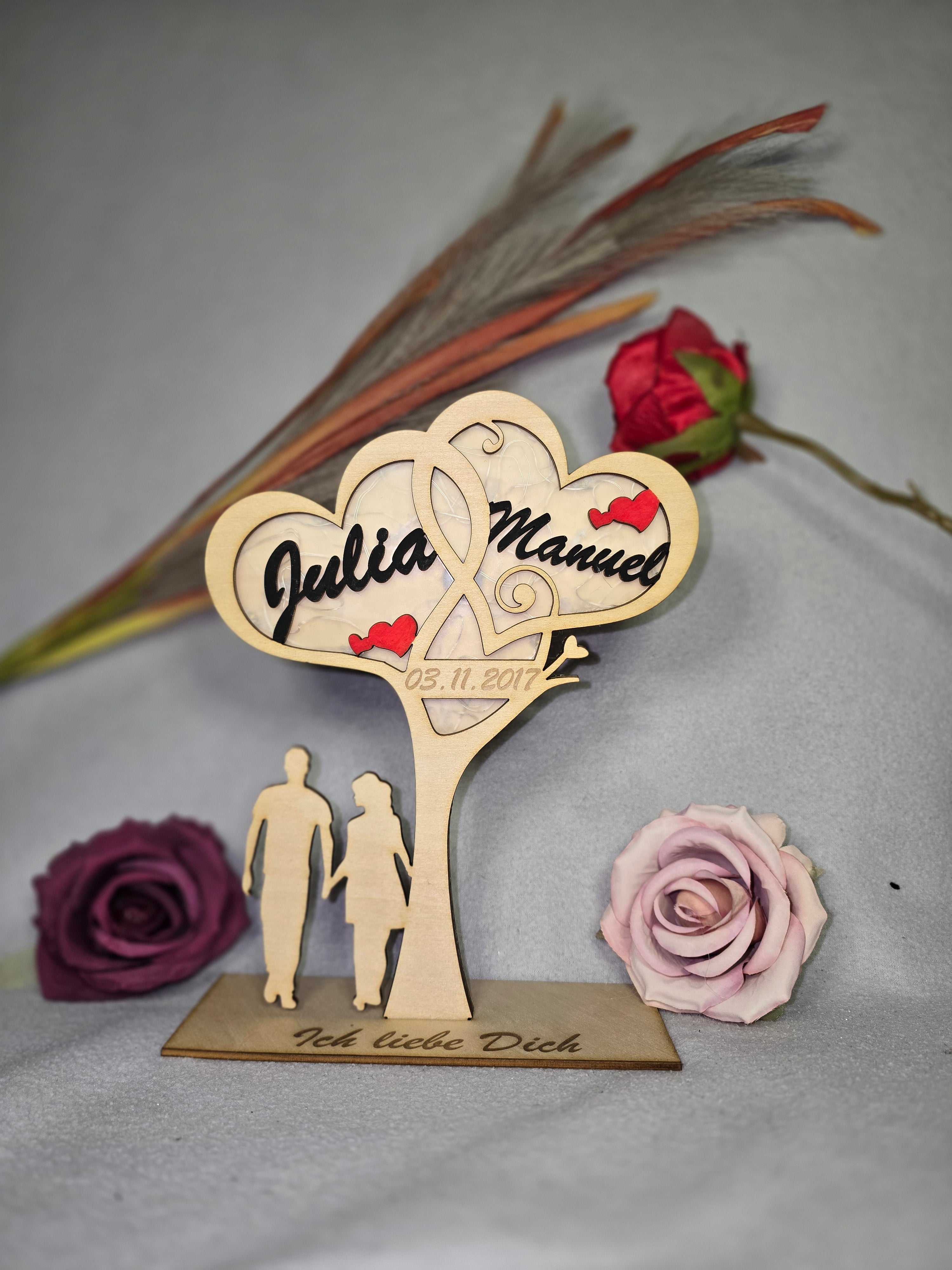 Personalisiertes LED-Herz aus Holz mit Namen – Romantische Geschenkidee für Paare