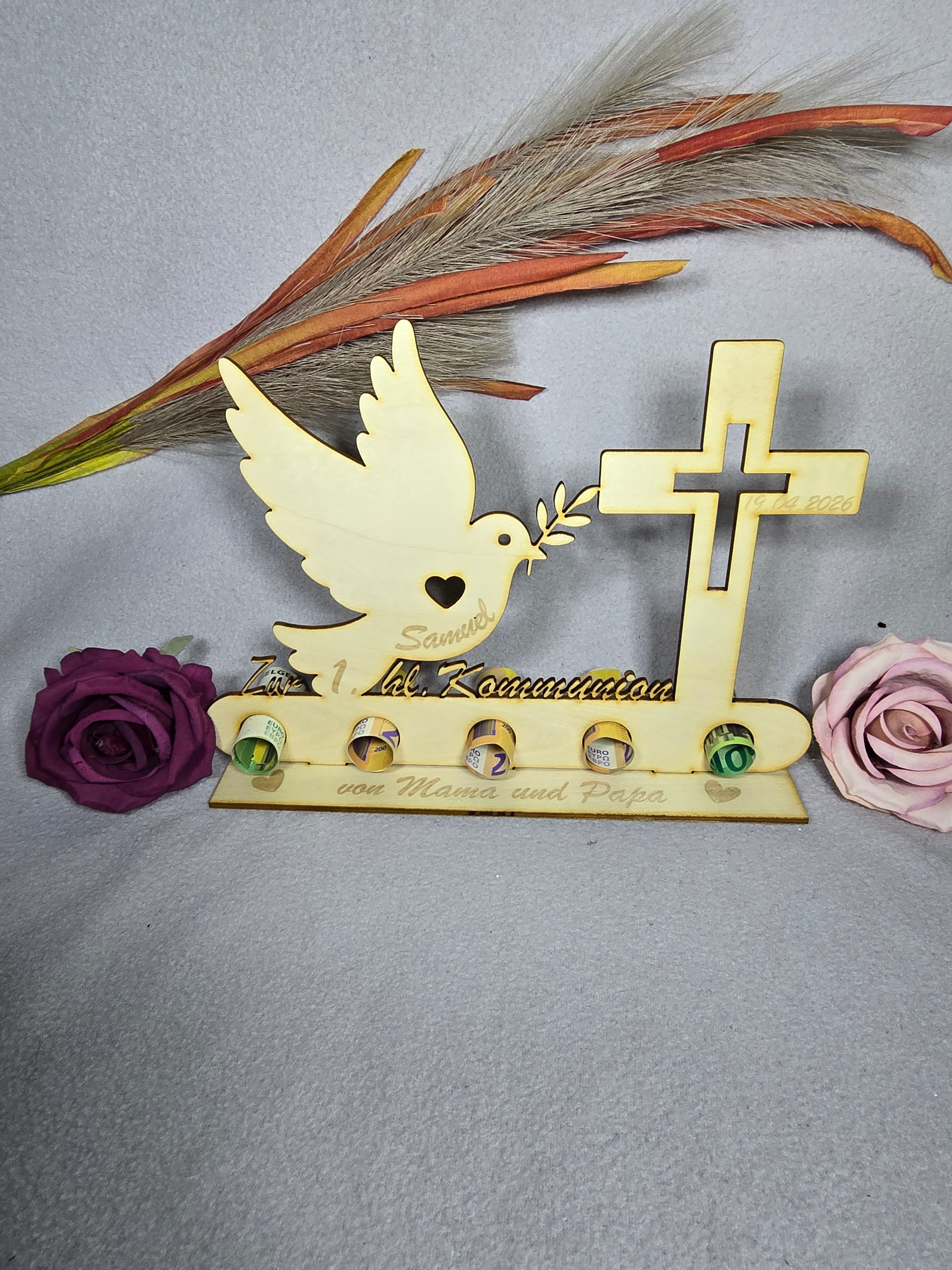 Personalisiertes Geldgeschenk zur Kommunion aus Holz – Taube & Kreuz