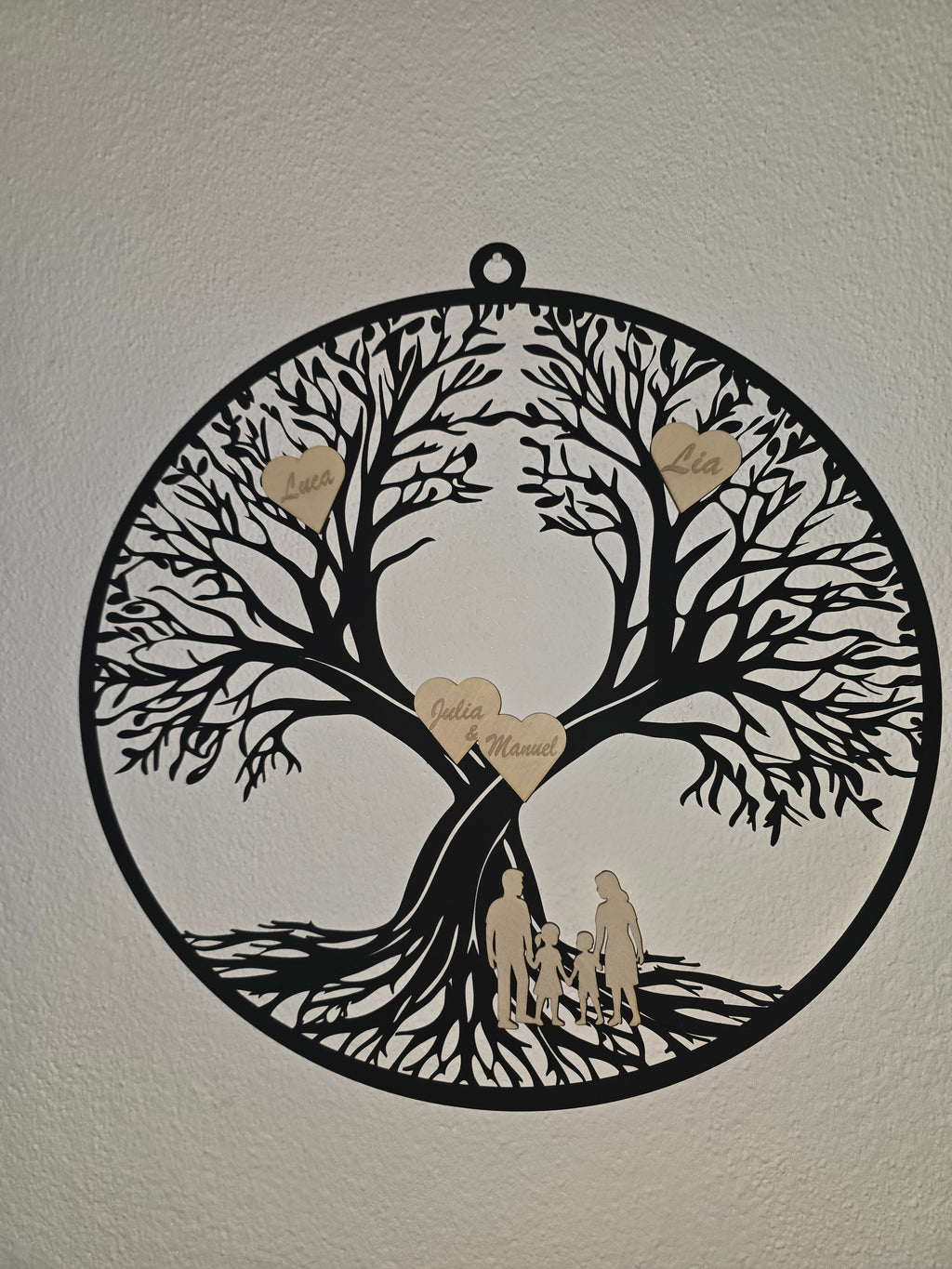 Personalisierter Familienbaum aus Holz mit Namen – Wanddeko Familie (39 cm)