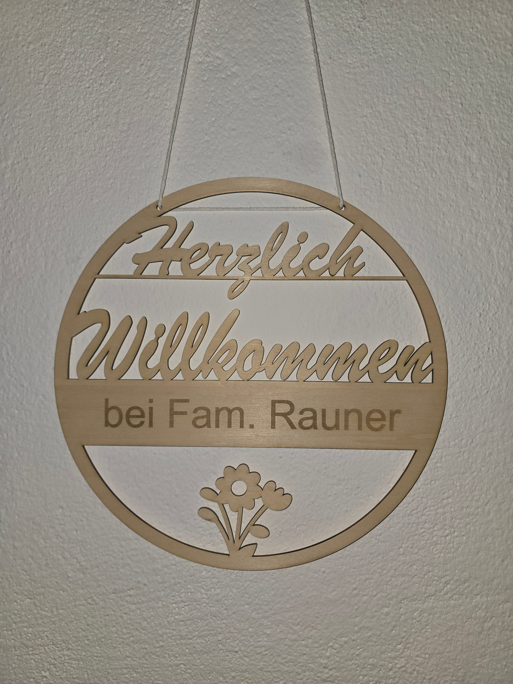Herzlich Willkommen Schild aus Holz – Personalisiertes Türschild Familie – Eingangsschild Wanddeko 29 cm