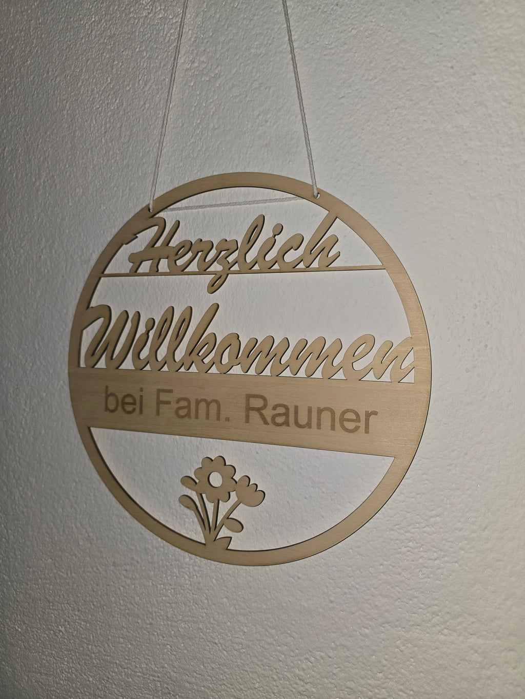 Herzlich Willkommen Schild aus Holz – Personalisiertes Türschild Familie – Eingangsschild Wanddeko 29 cm