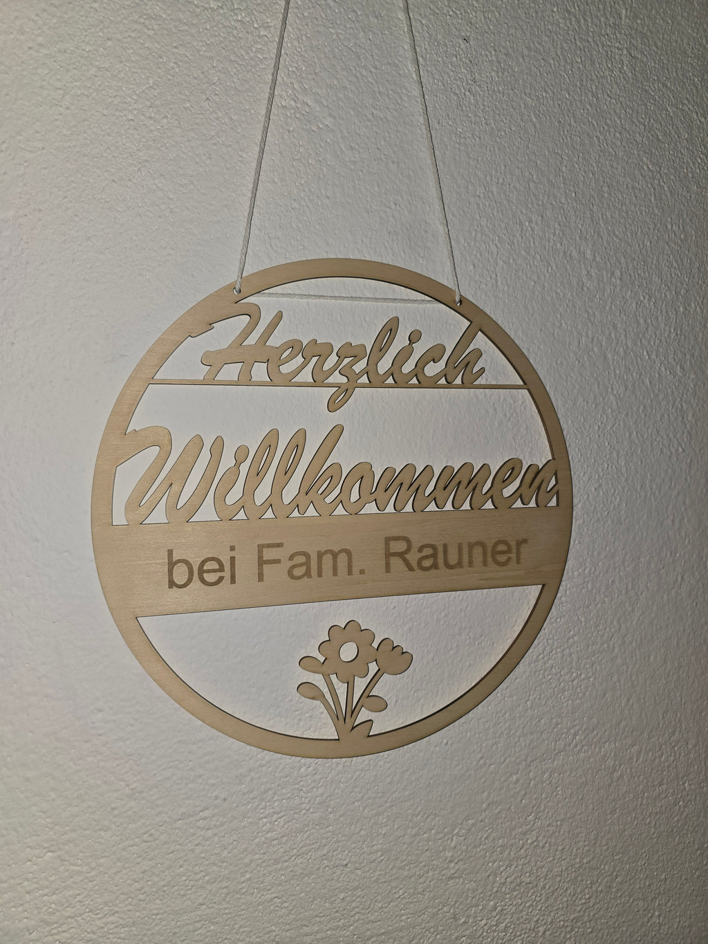 Herzlich Willkommen Schild aus Holz – Personalisiertes Türschild Familie – Eingangsschild Wanddeko 29 cm